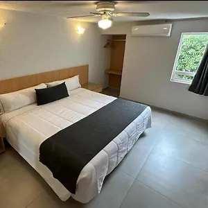 Emperador Centro Y Remodelado Отель